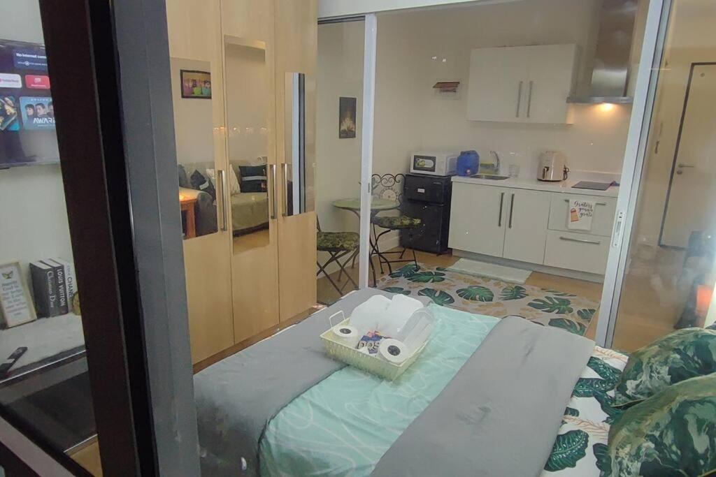 מנילה Aveline Suites Elite Rockwell View Acqua Private Residences Near Rockwell Makati מראה חיצוני תמונה