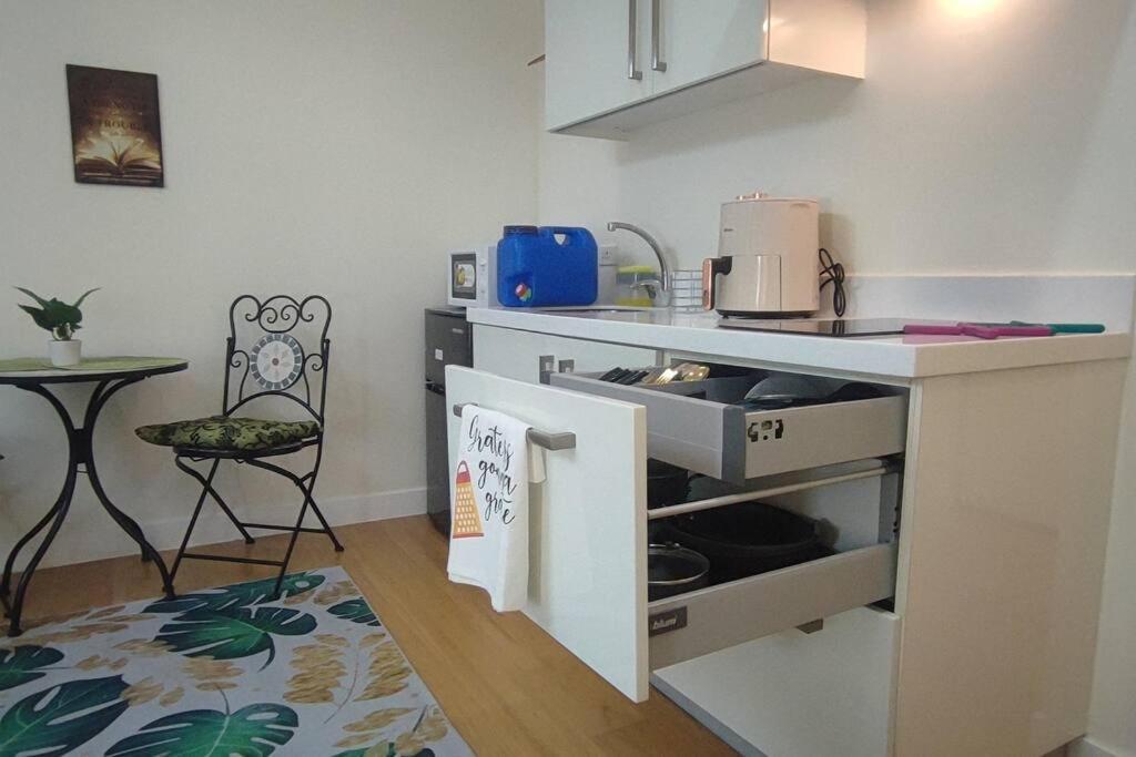 מנילה Aveline Suites Elite Rockwell View Acqua Private Residences Near Rockwell Makati מראה חיצוני תמונה