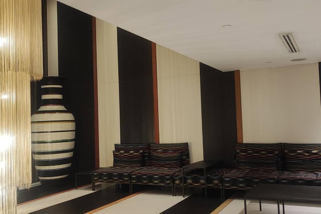 מנילה Aveline Suites Elite Rockwell View Acqua Private Residences Near Rockwell Makati מראה חיצוני תמונה