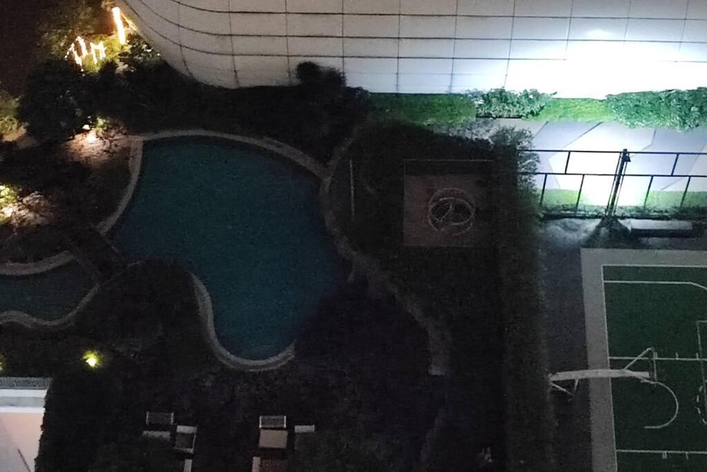 מנילה Aveline Suites Elite Rockwell View Acqua Private Residences Near Rockwell Makati מראה חיצוני תמונה