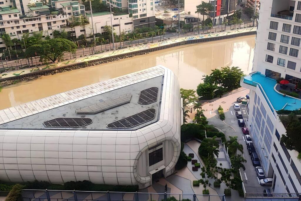 מנילה Aveline Suites Elite Rockwell View Acqua Private Residences Near Rockwell Makati מראה חיצוני תמונה